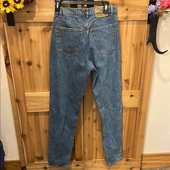 Jordache Women's Classic Blue Straight Leg Jeans - Picture 7 of 11